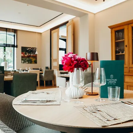 Madame Crepin Rochefort